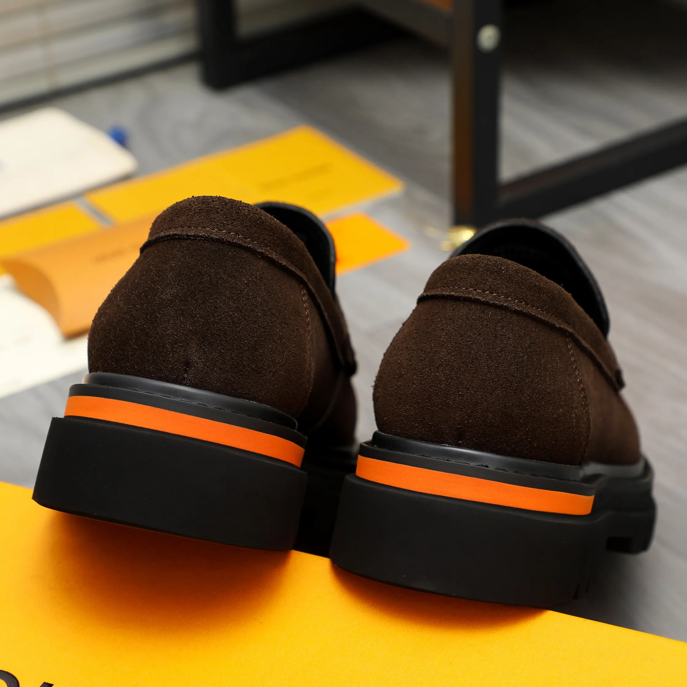 Men's shoes 💰620 Product trademark: LV "Louis Vuitton" business casual slip-on leather shoes Regular size: 37-46 Product material: Selected high-quality frosted cowhide upper, pigskin lining, rubber outsole